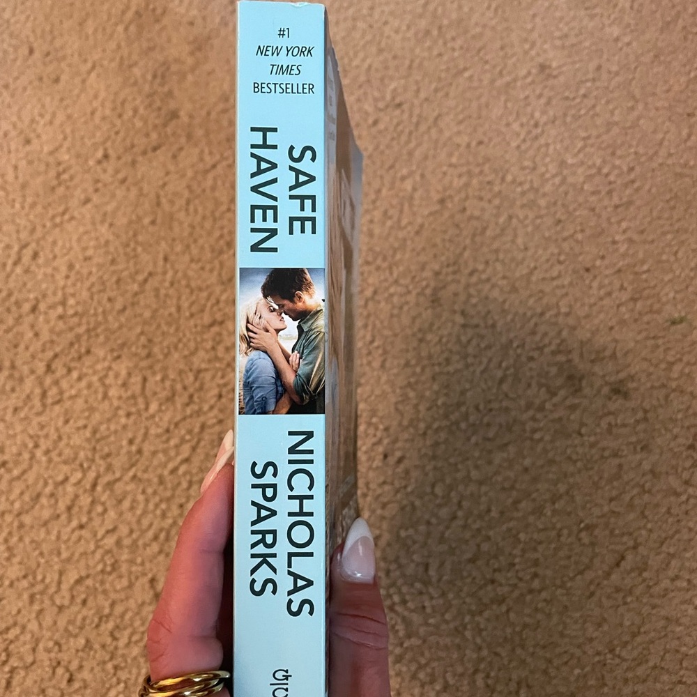 Nicholas Sparks "Safe Haven" Paperback Book - Blue/Tan Cover - Picture 3 of 4
